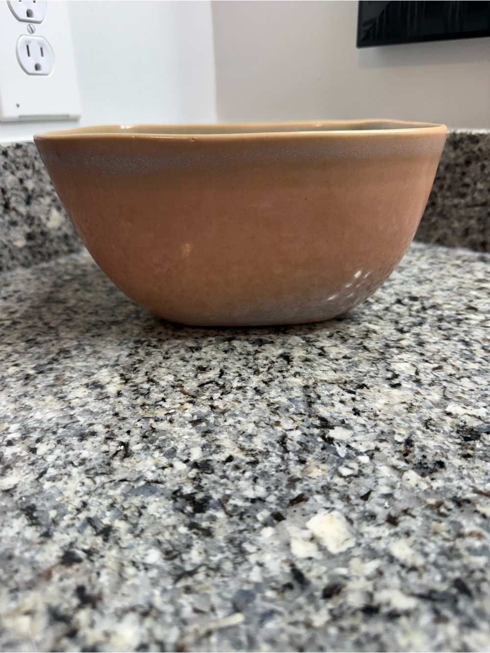Glidden MCM Pottery Bowl #14 Speckled pink 8.25" x 6.5" x 4"